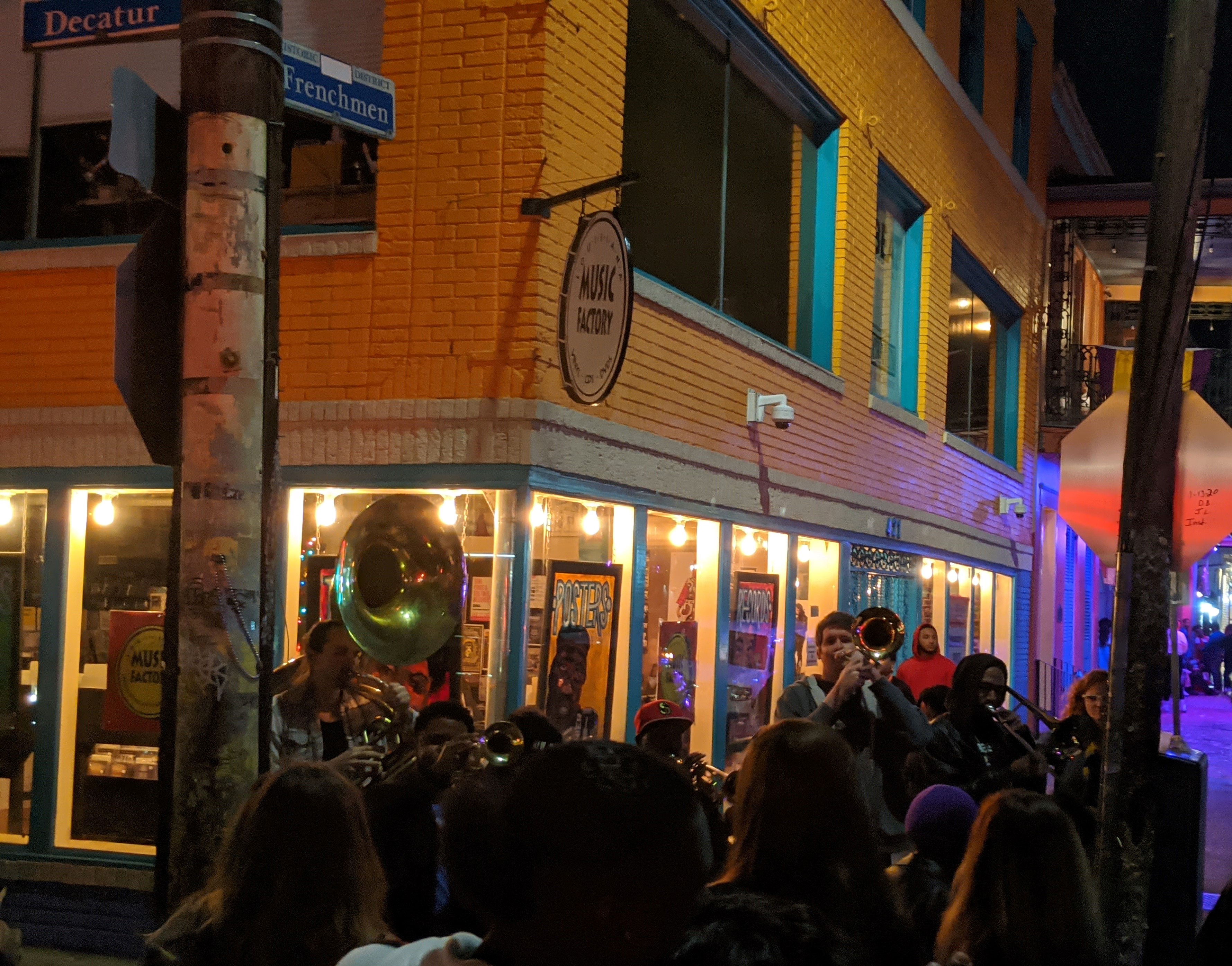Travel Blog - Jazz musicians playing live on Frenchmen Street in New Orleans on the evening of Fat Tuesday
