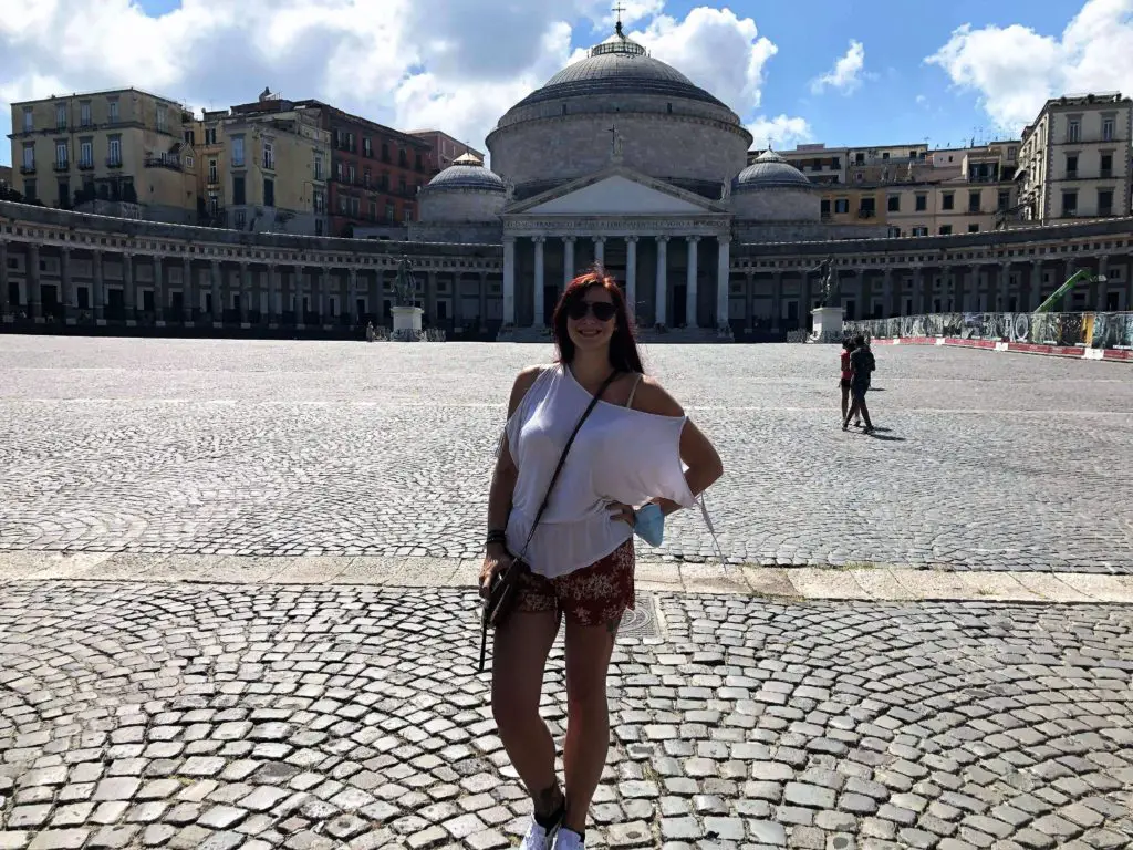 Things to do in Naples Italy - Piazza del plebiscito