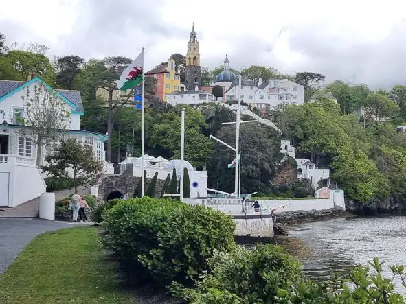 Things to do in portmeirion - amis reunis stone boat 