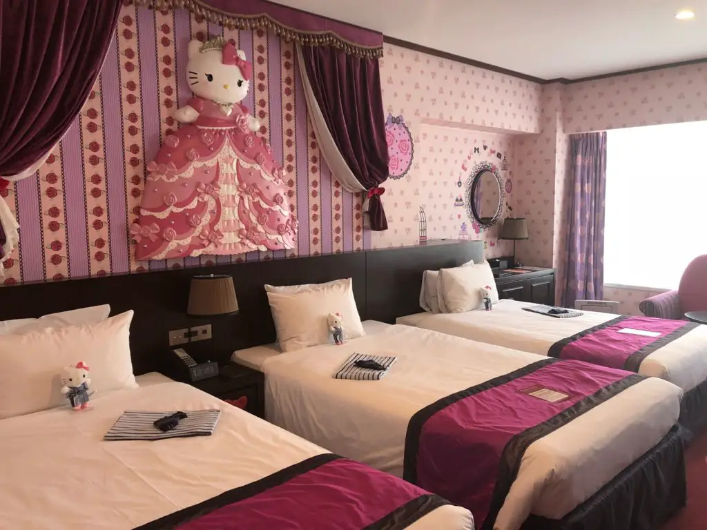 Top things to do in Shinjuku Tokyo, stay in a themed hello kitty hotel room at the Keio Plaza Hotel 
