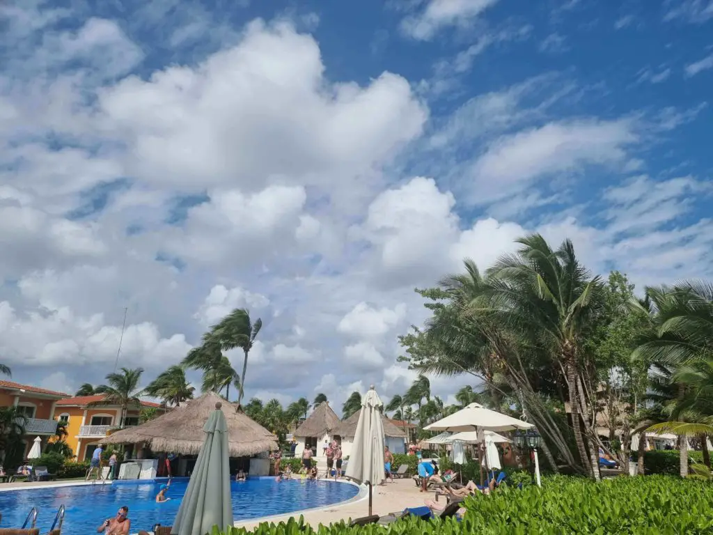 ocean maya royale reviews - small pool and pool bar where the entertainment happens