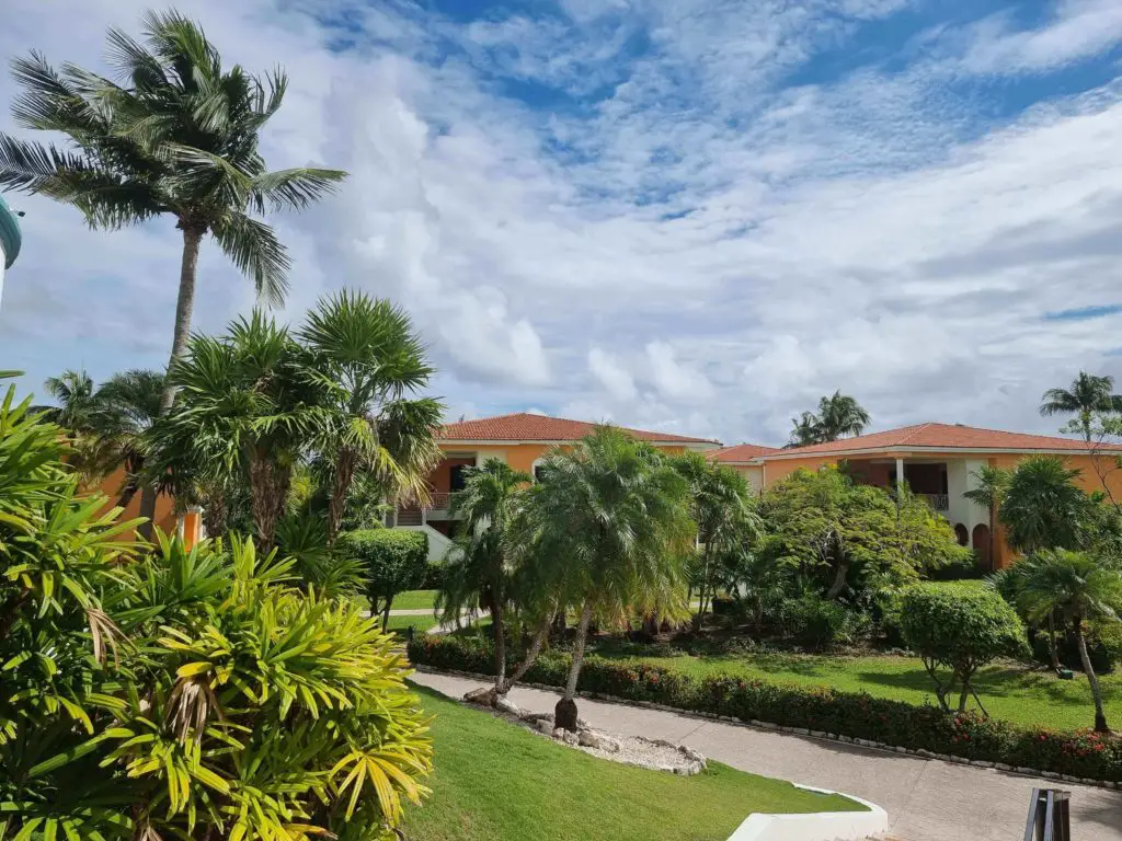 Ocean Maya Royale reviews of the villa accomodation surrounding in beautiful grounds