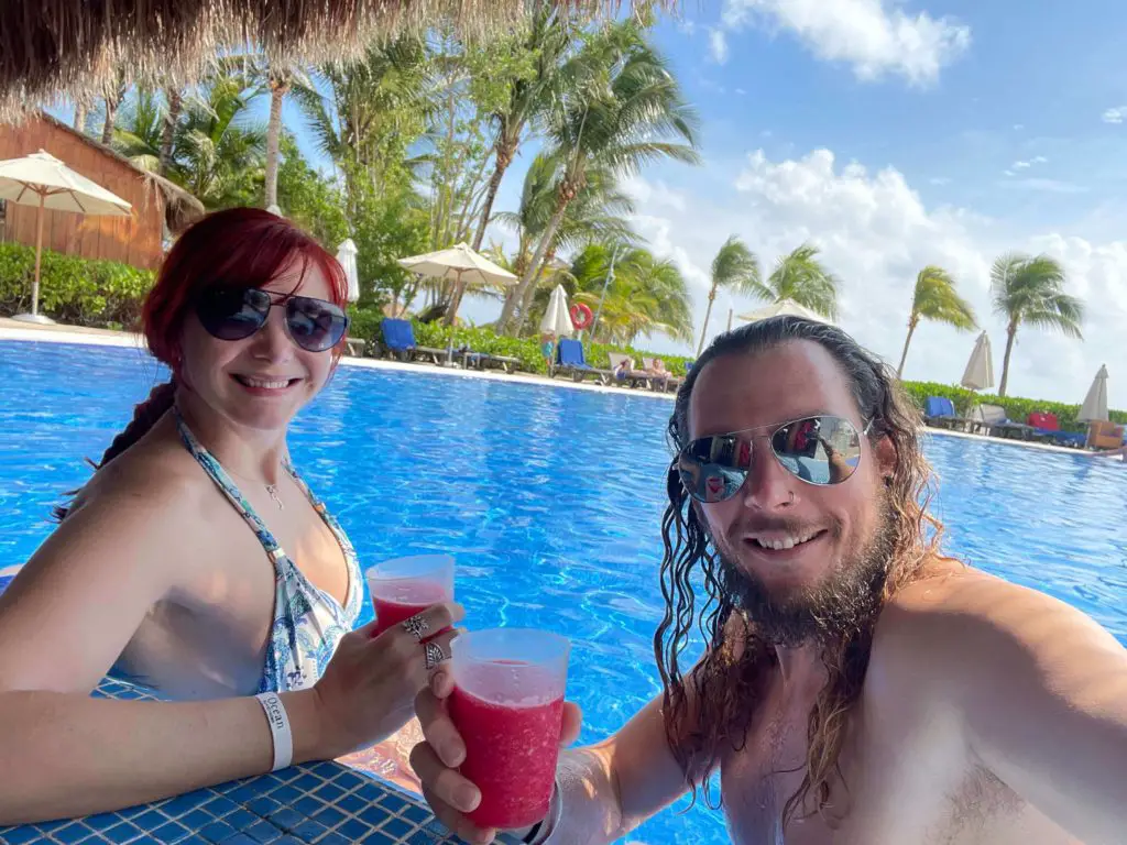 ocean maya royale reviews - swim up bar at the small pool