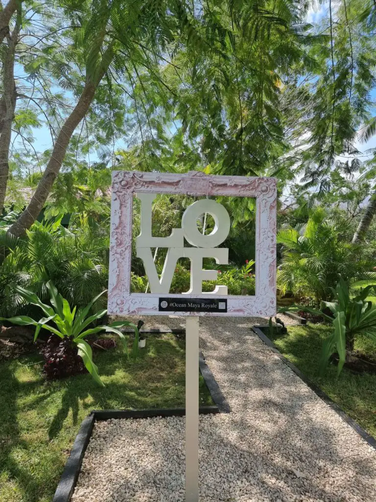 ocean maya royale reviews - love sign and frame