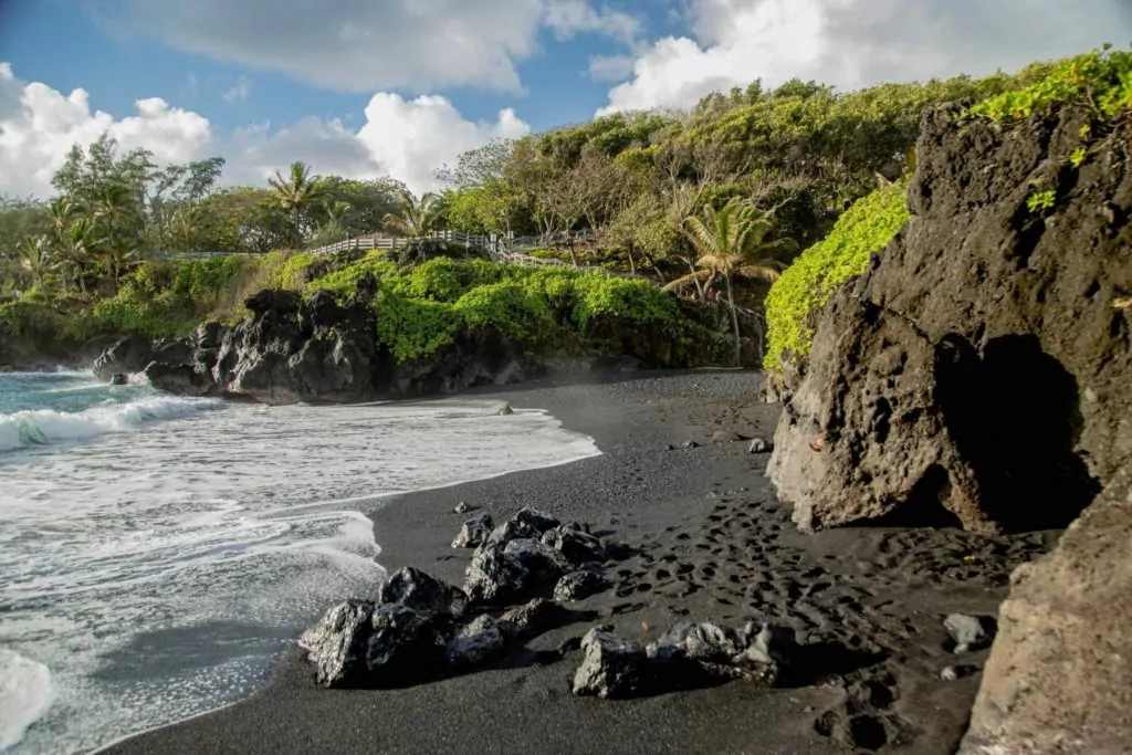 Best adventure honeymoon destinations for outdoorsy couples - Waianapanapa State park, Maui, Hawaii