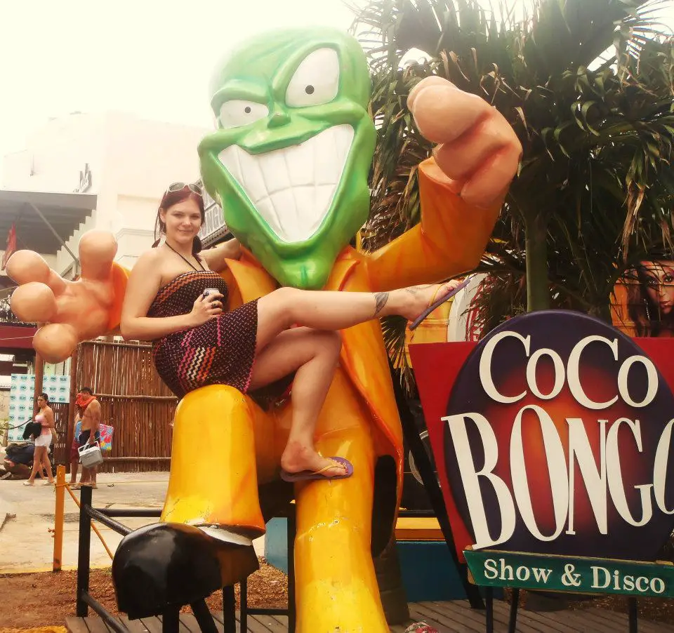 Spring break cancun mexico coco bongo statue 