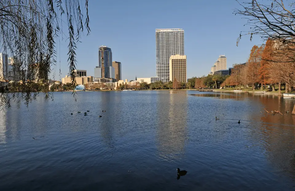 Things to do in orlando alone, lake eola downtown