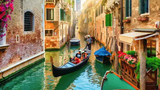 The 10 Best Places in Italy for Couples Looking for Love