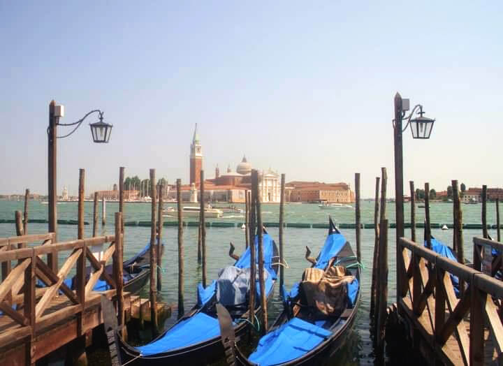 Best places in italy for couples - venice gondola