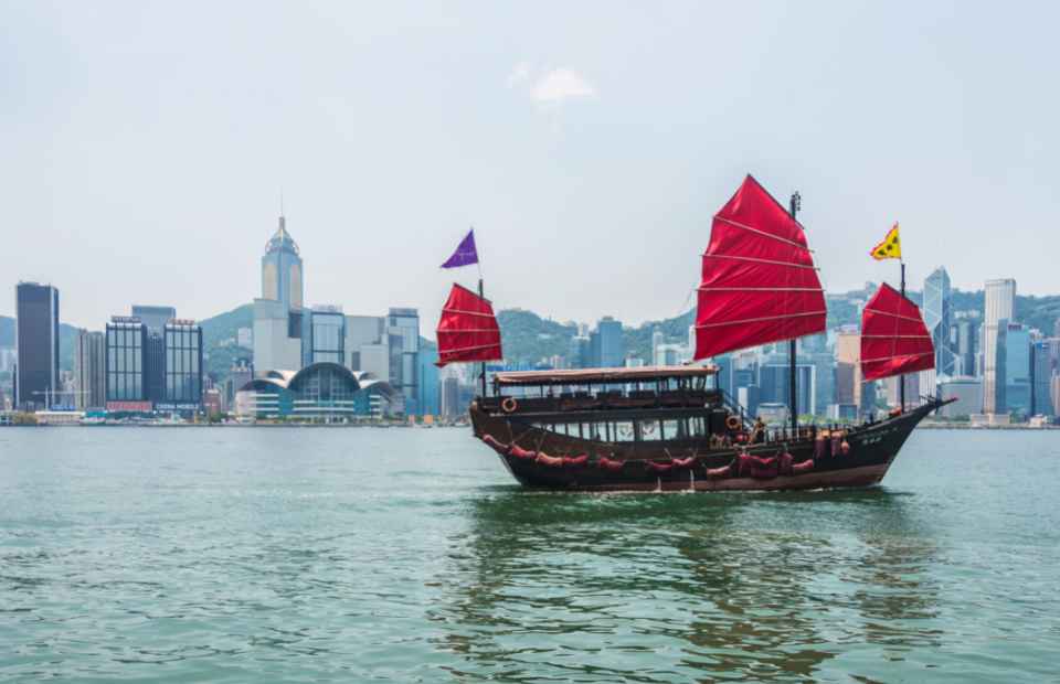 Things to do in Hong Kong - take a cruise on the Aqua Luna 