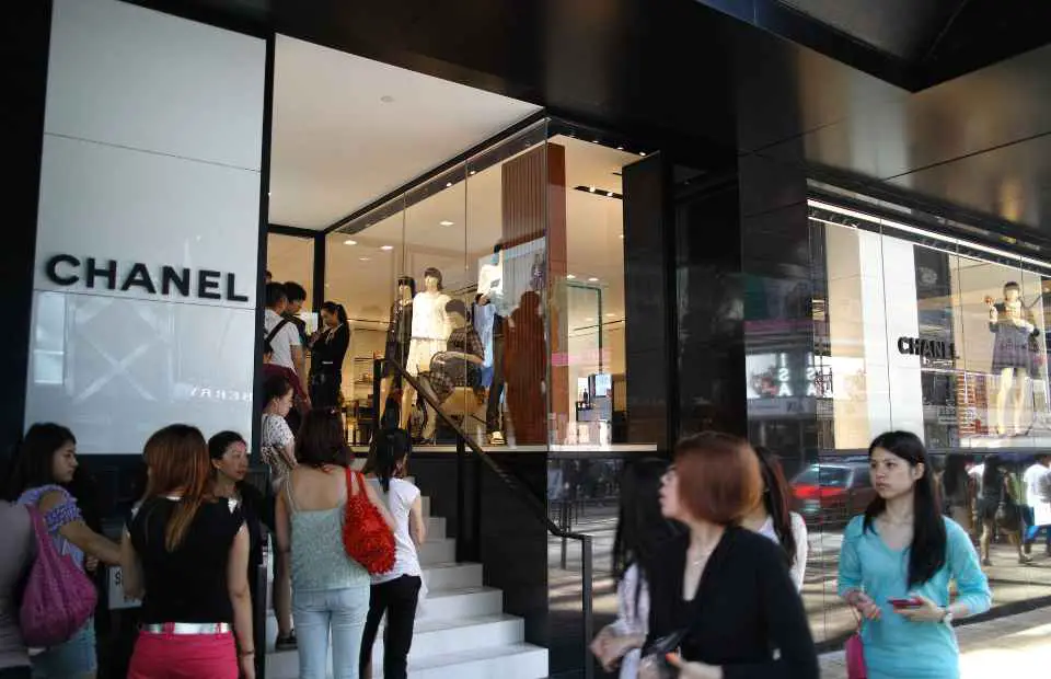 Best things to do in Hong Kong - shopping for designer labels 